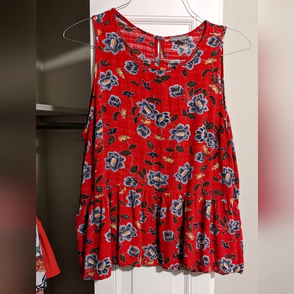 Sleeveless pink floral top 🌺 light and airy - Picture 1 of 11